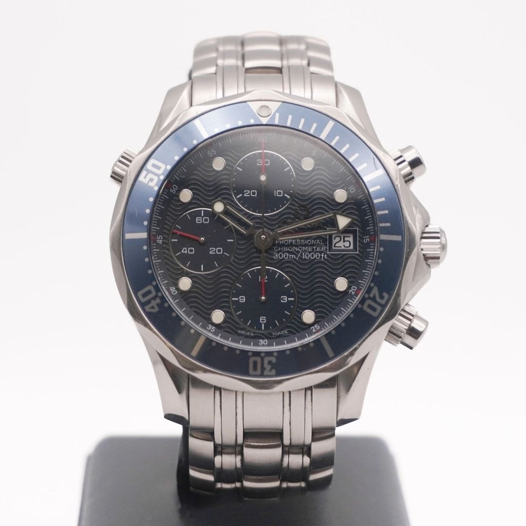 Omega Seamaster Diver 300 Frontansicht des blauen Zifferblatts mit blauer Taucherlünette