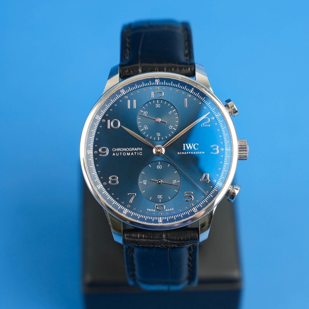 IWC Portugieser Chronograph 41 Frontansicht des blauen Zifferblatts