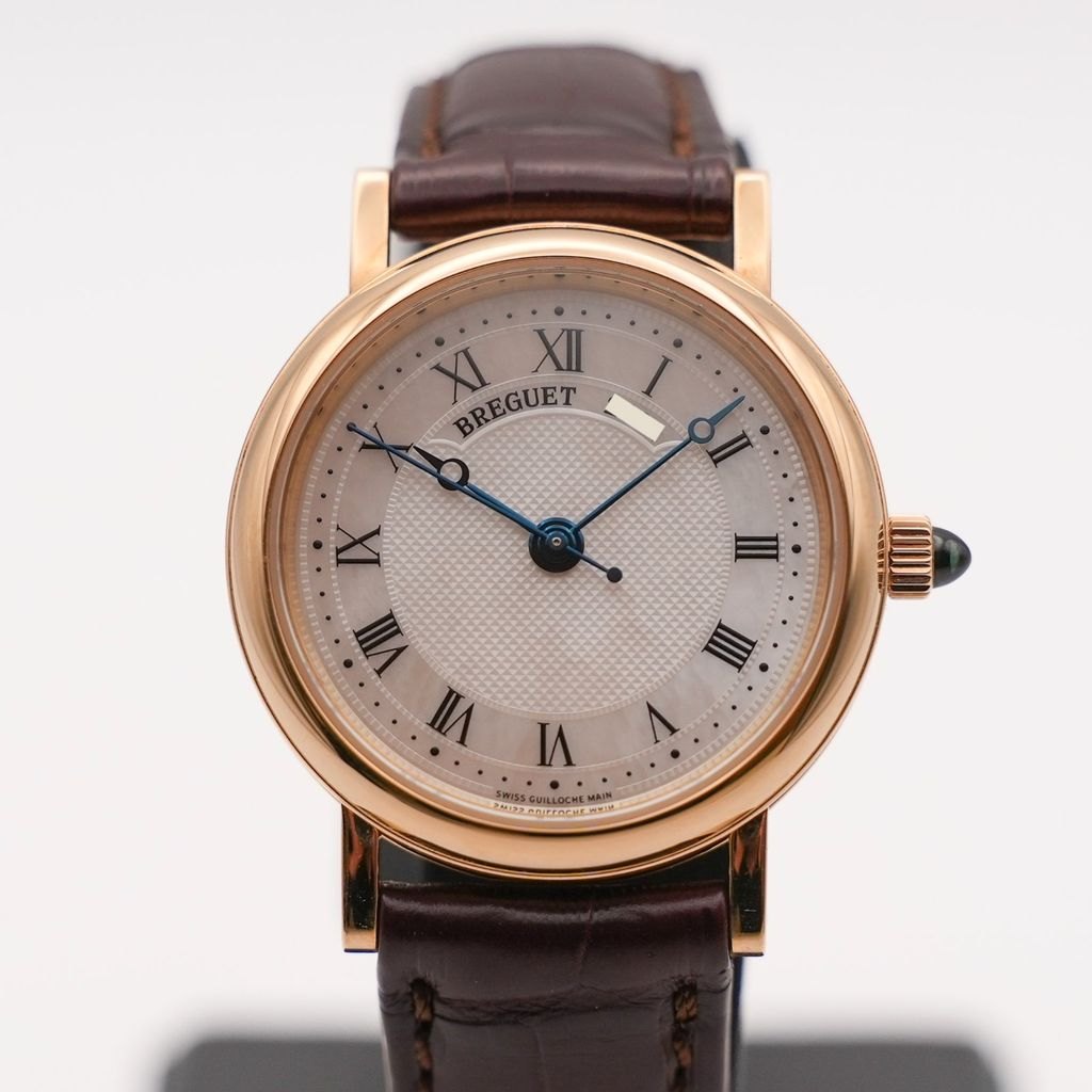Breguet Classique 8067BA/52/964 Gelbgold Frontansicht mit silbernem Zifferblatt