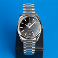 Omega Seamaster Aqua Terra Frontansicht des schwarzen Zifferblatts am Edelstahlband