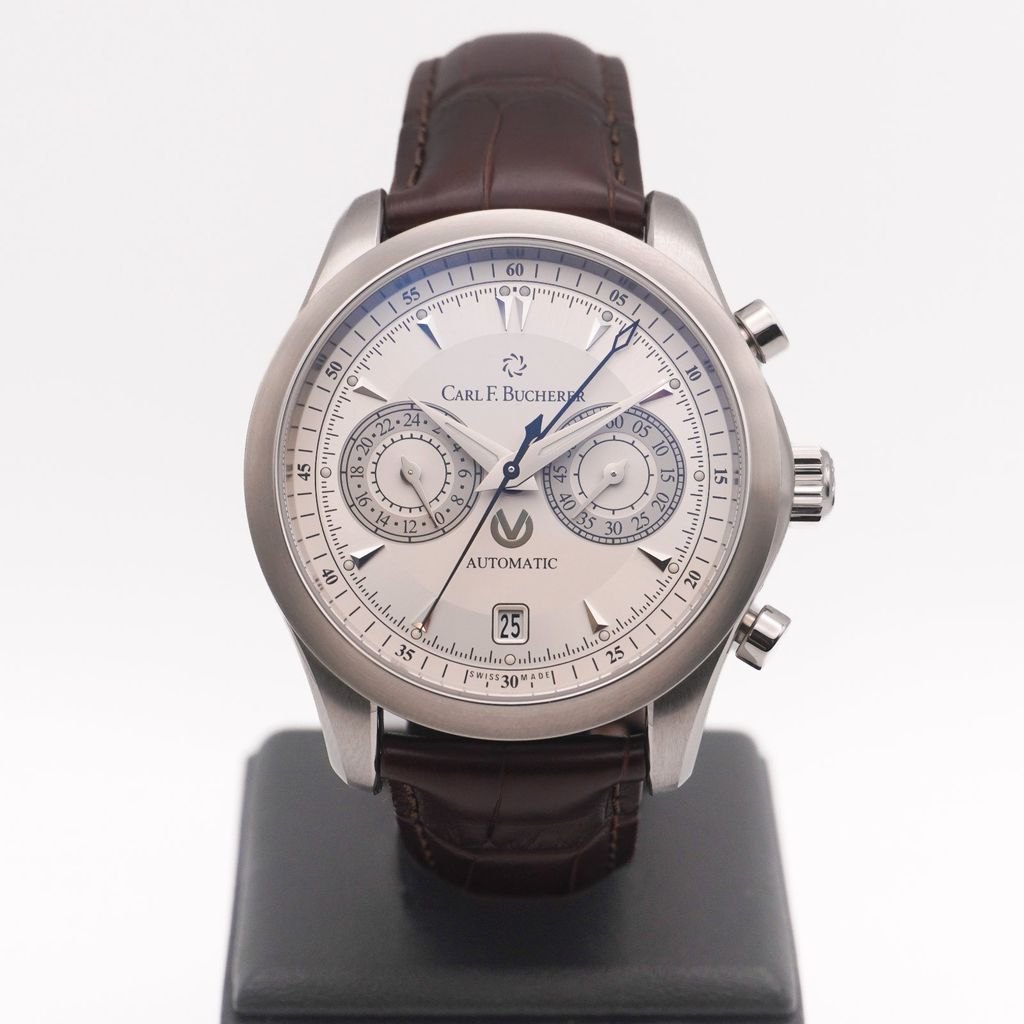 Carl F. Bucherer Manero Chrono Frontansicht mit silbernem Zifferblatt