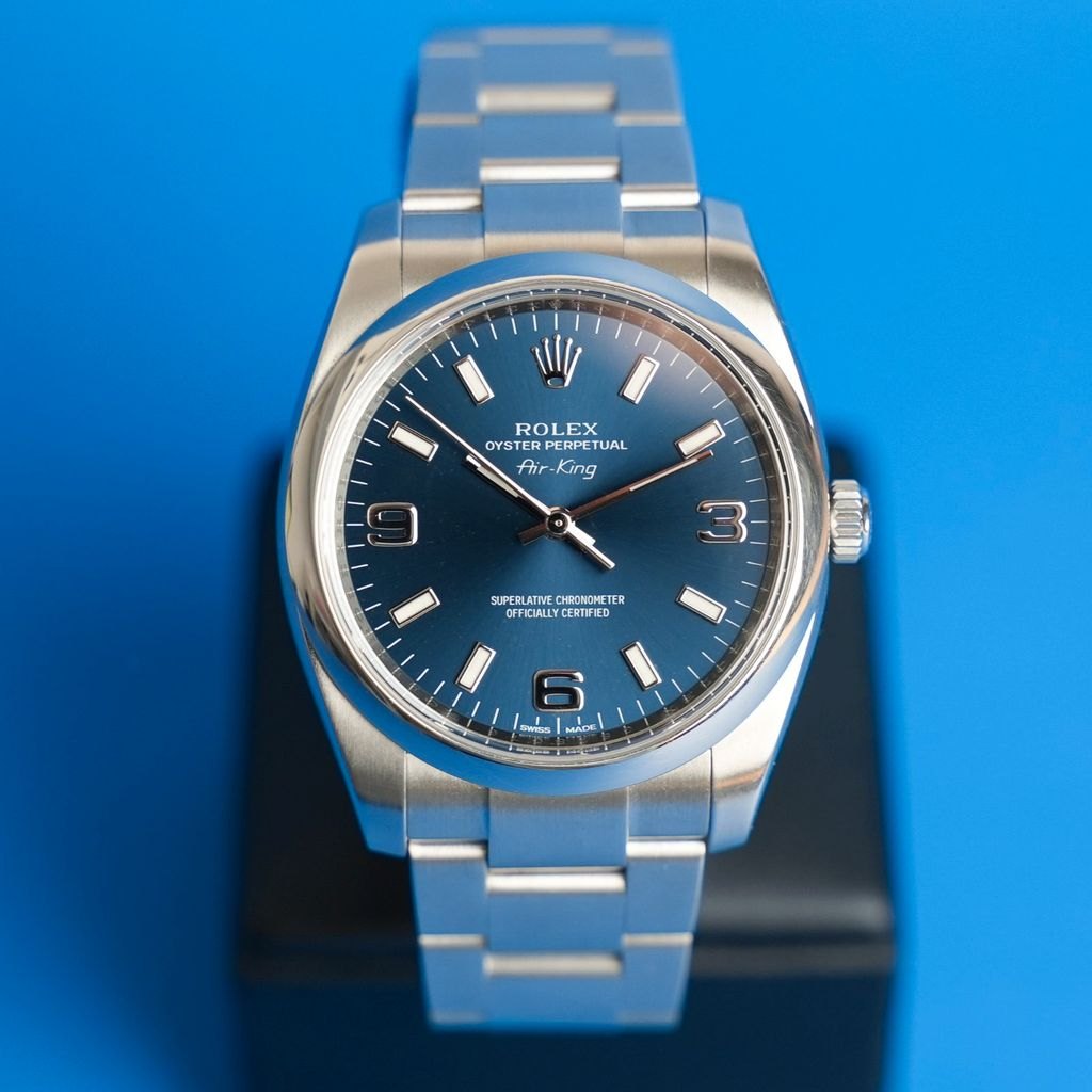 Rolex Oyster Perpetual Air-King Frontansicht des blauen Zifferblatts mit arabischen Ziffern