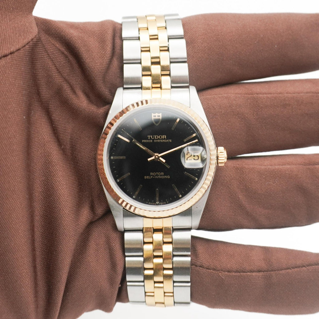 Tudor Prince Oysterdate 34 Die Uhr in der Hand, Zifferblatt von vorn