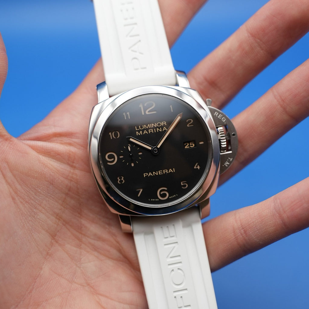 Panerai Luminor Marina 1950 frontal in der Hand