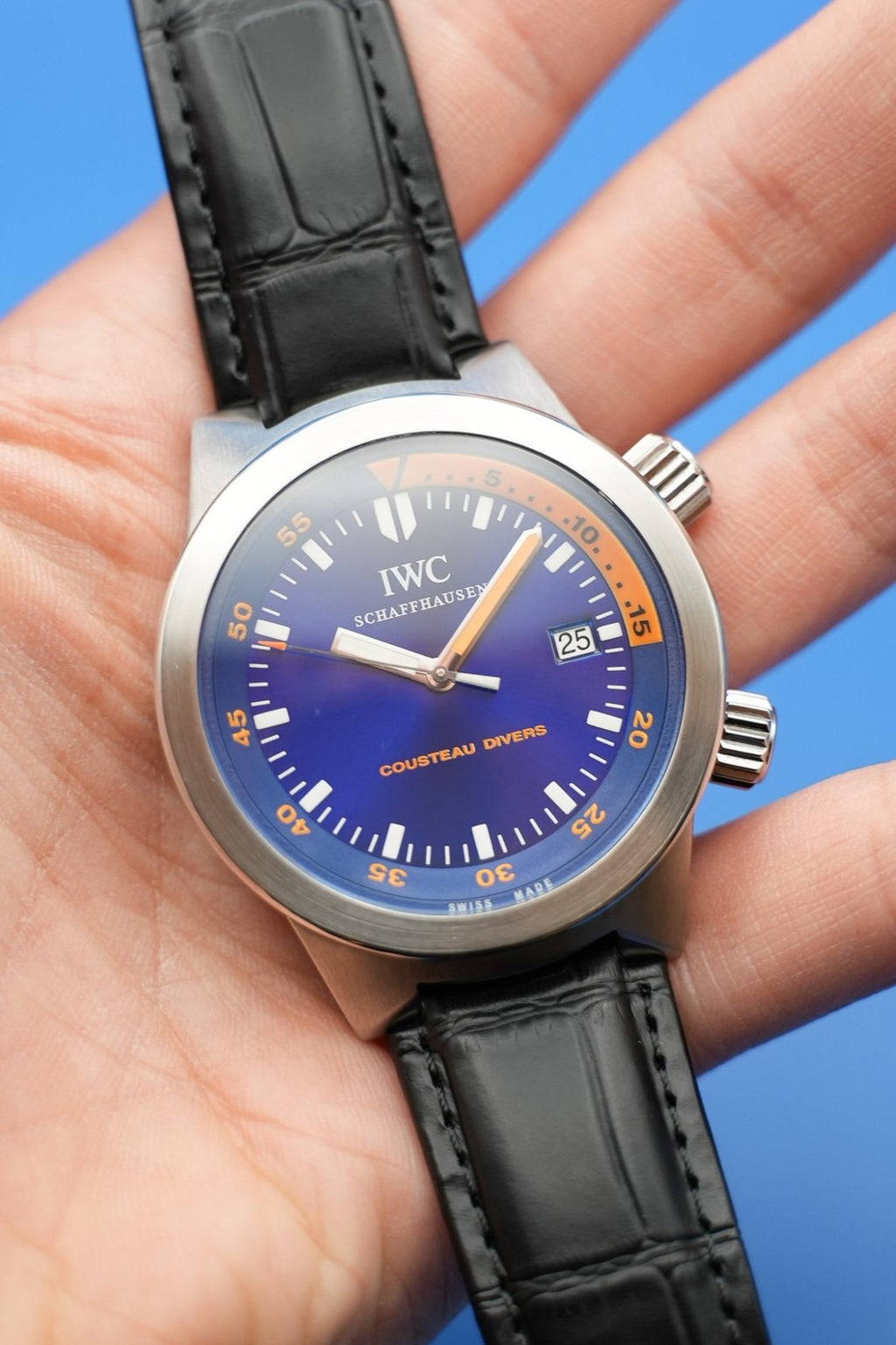 IWC Aquatimer Cousteau Divers frontal in der Hand