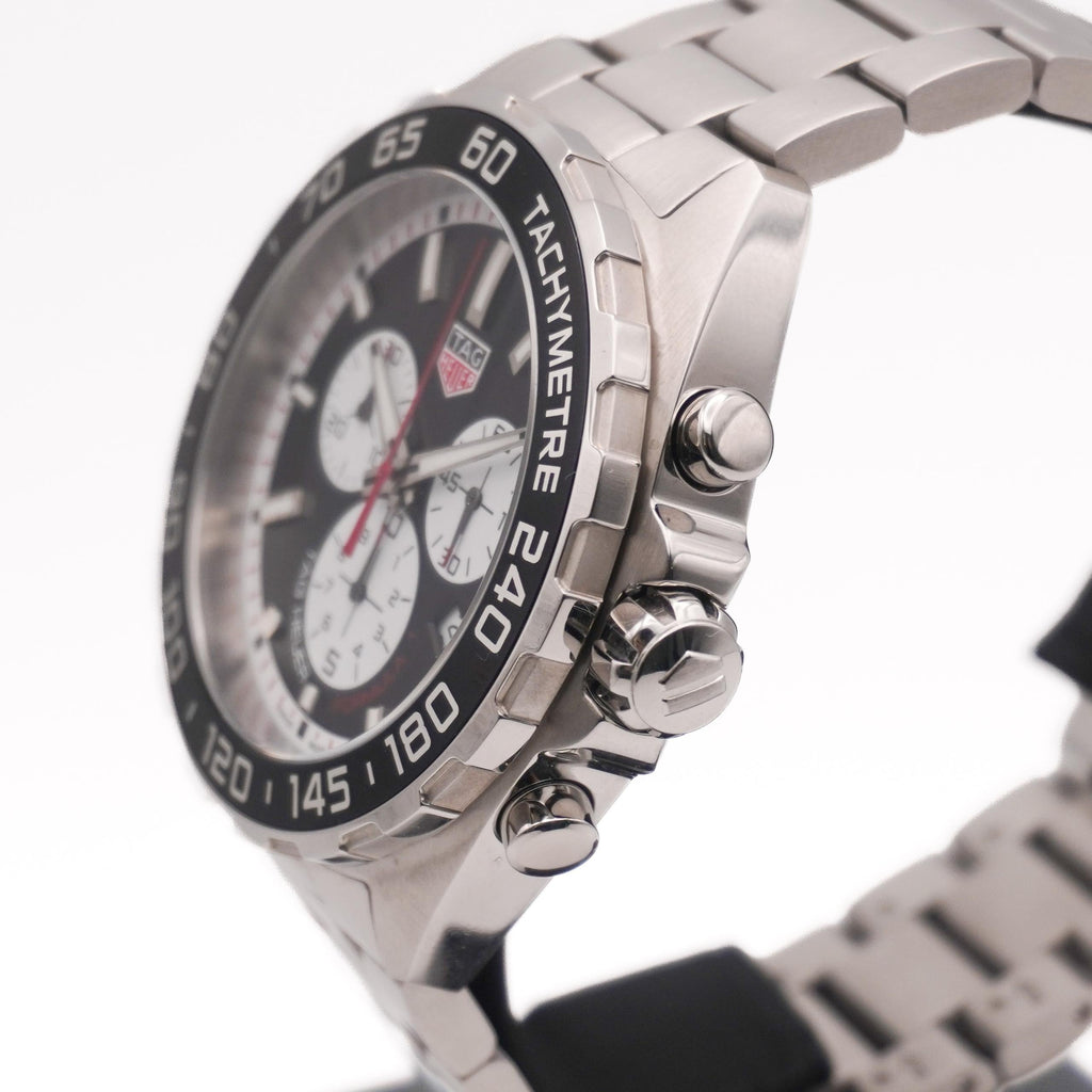 TAG Heuer Formula 1 CAZ101E — Zifferblatt und Lünette im Detail