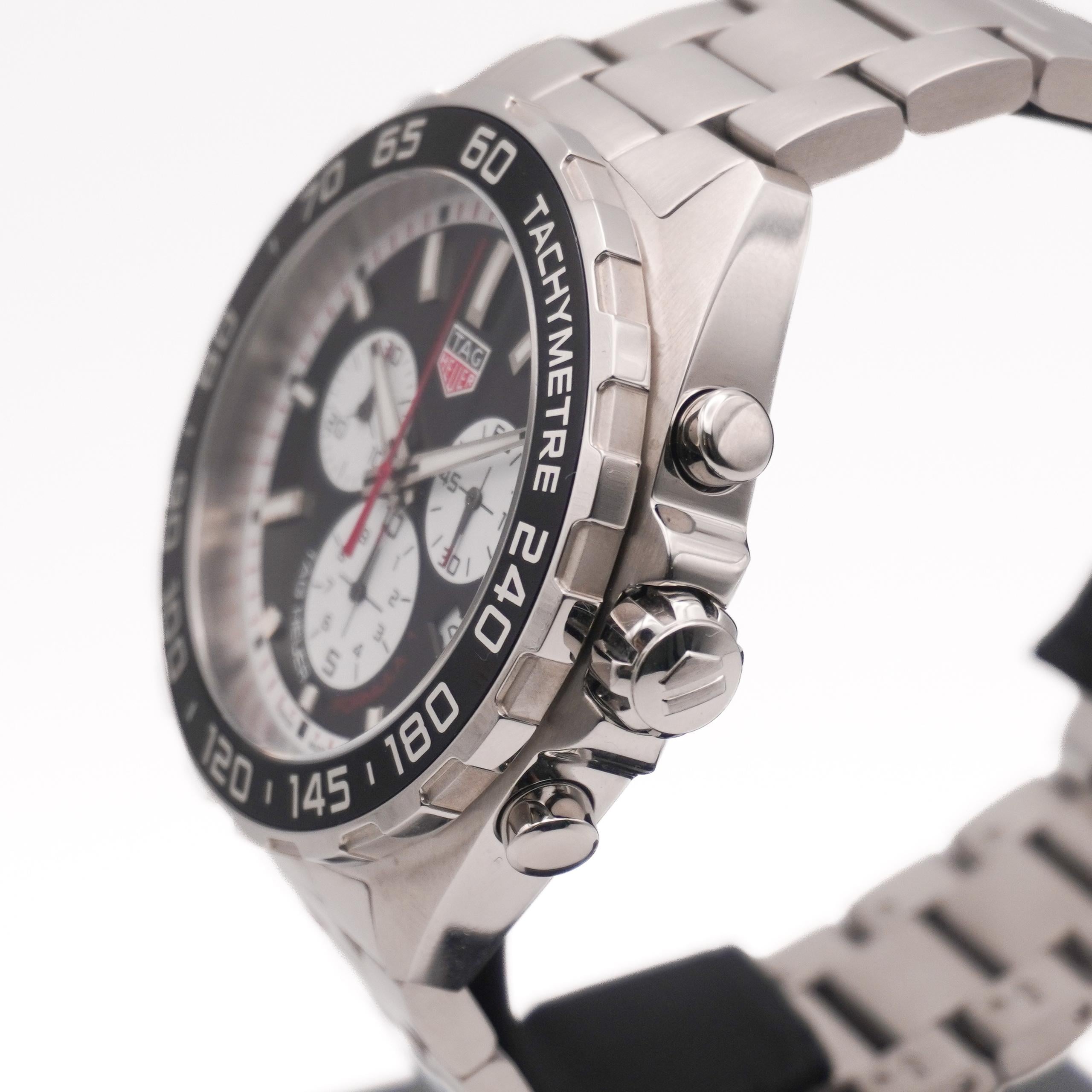 TAG Heuer Formula 1 CAZ101E — Zifferblatt und Lünette im Detail