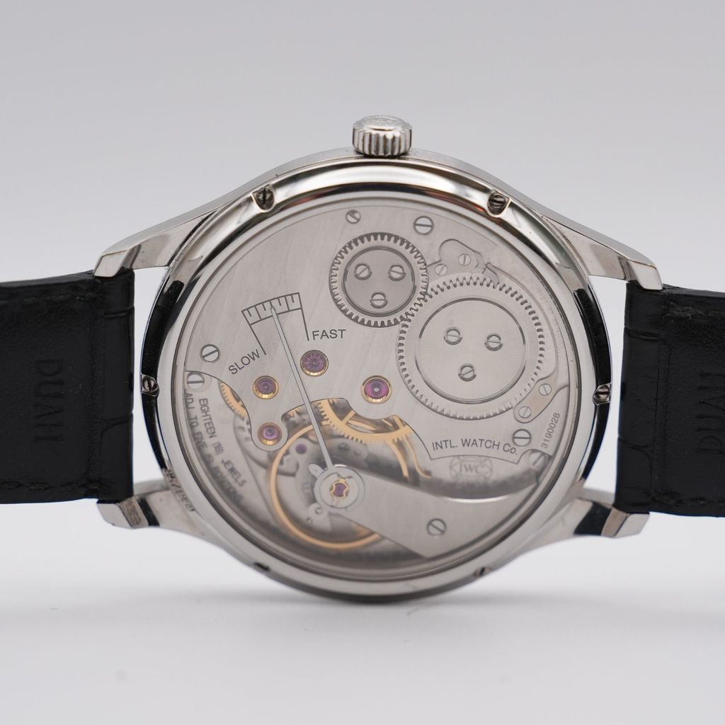 IWC Portugieser Handaufzug Saphirglasboden mit Blick auf das Werk