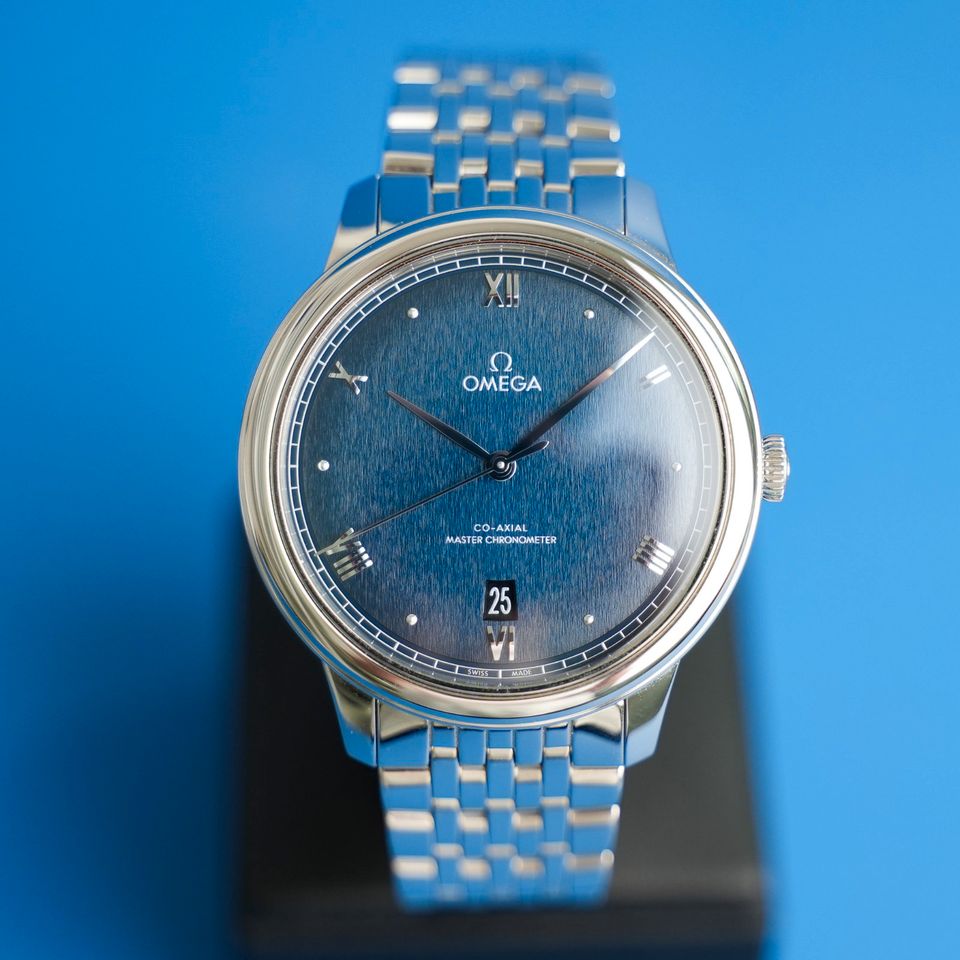 Omega De Ville Prestige 434.10.40.20.03.001, Frontansicht blaues Zifferblatt